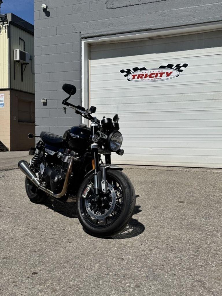 2022 Triumph Speed Twin Jet Black thumbnail 6