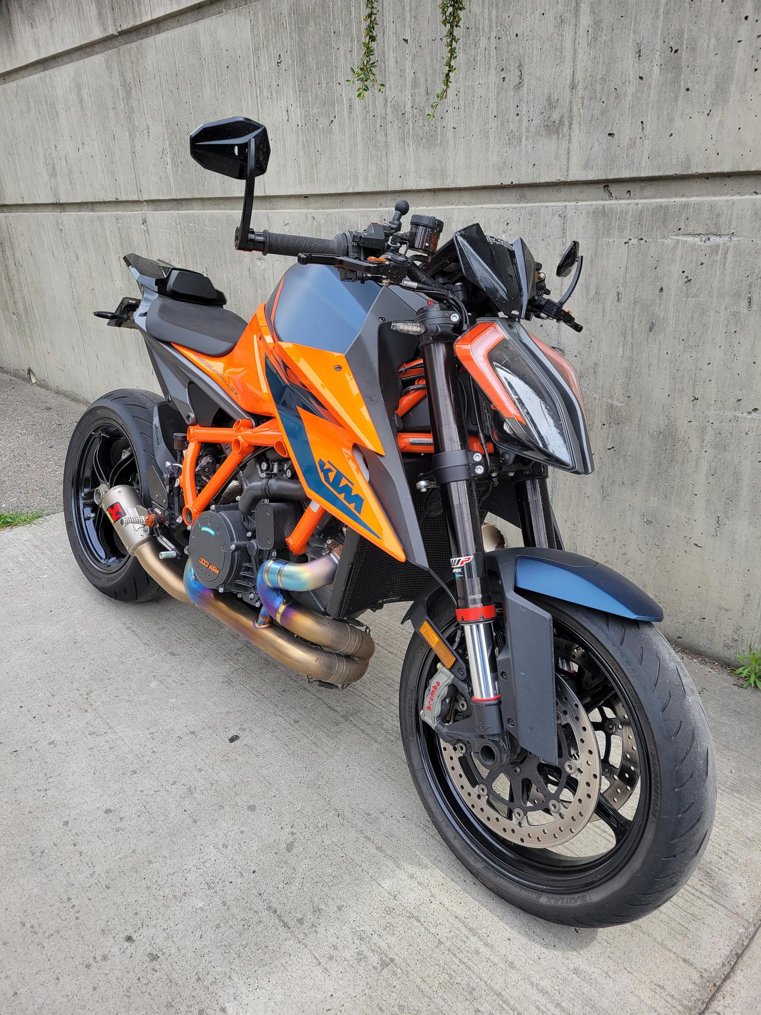 2020 KTM 1290 Super Duke R thumbnail 2