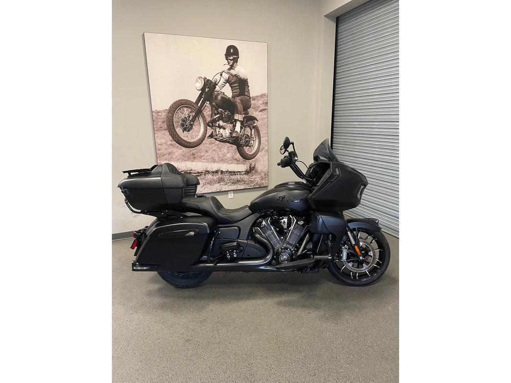 2023 Indian Motorcycle Pursuit Dark Horse Prem - Black Smoke alt