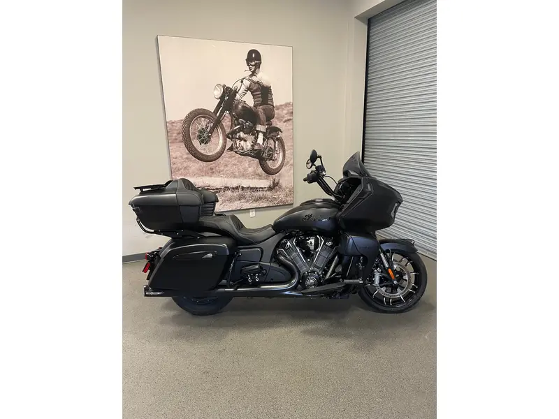2023 Indian Motorcycle Pursuit Dark Horse Prem - Black Smoke alt