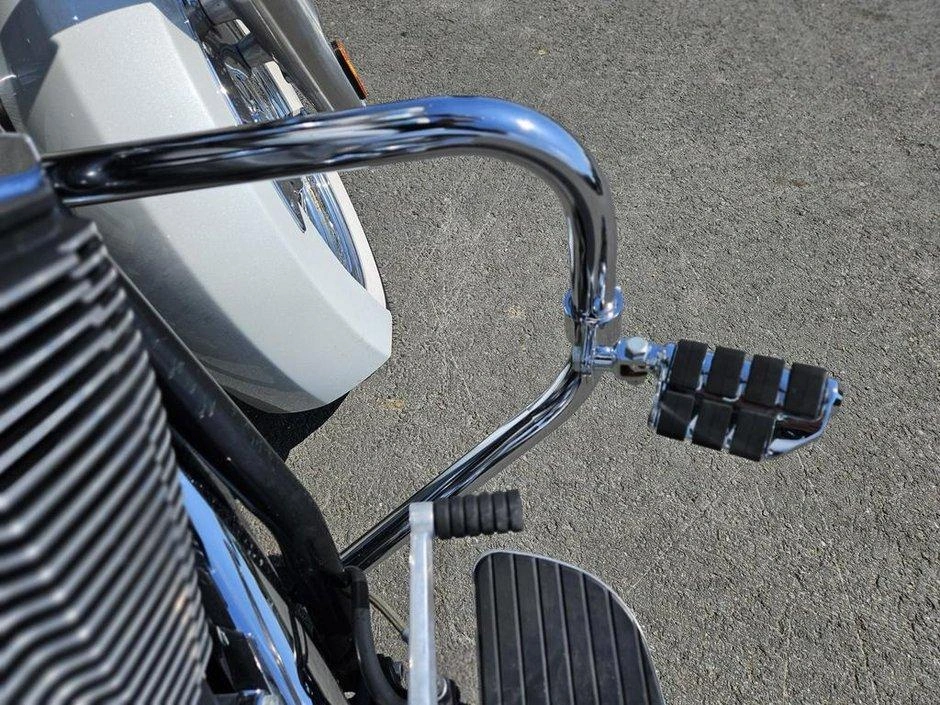 Victory Motorcycles Boardwalk 2013 alt