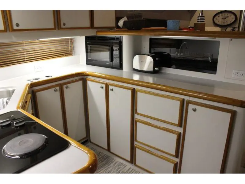 1993 Cruisers Yachts 3850