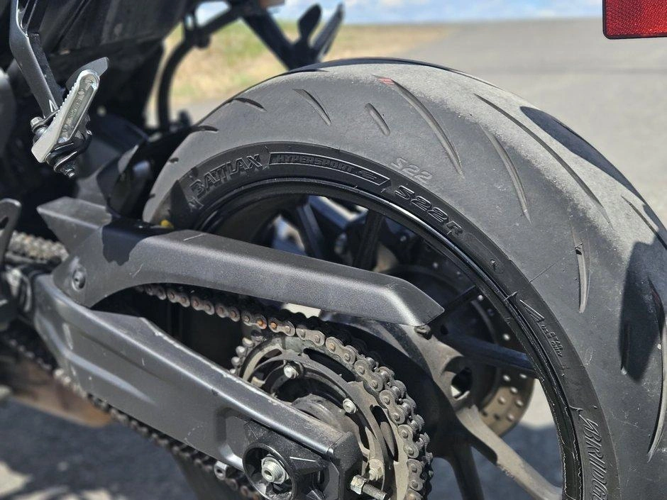 2025 Yamaha R7 alt
