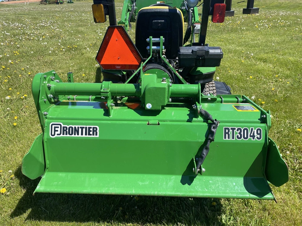 John Deere 1023e 2021 alt