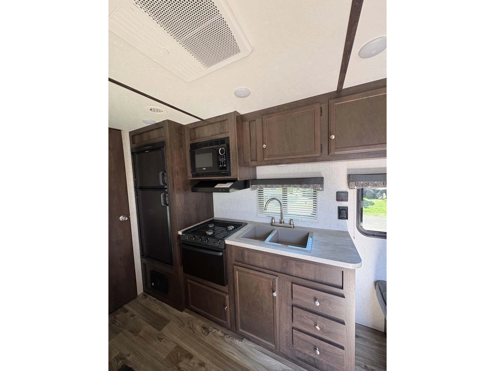 Autumn Ridge 23fb 2018 alt