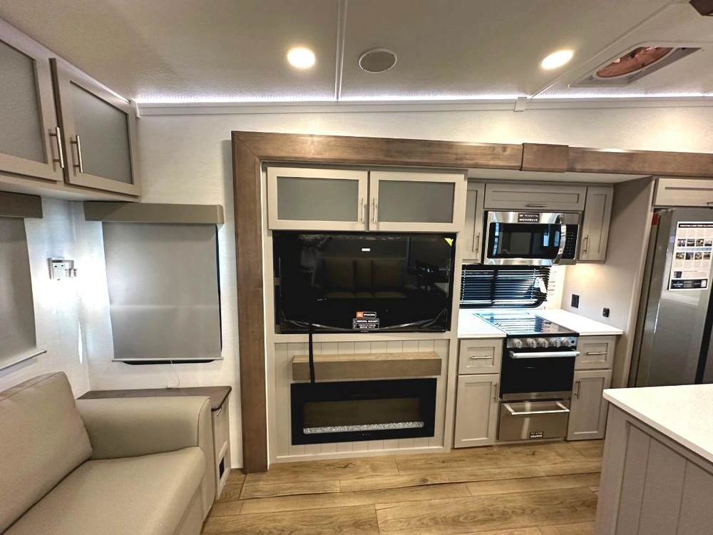 2026 Alliance Rv Avenue 39mbr alt