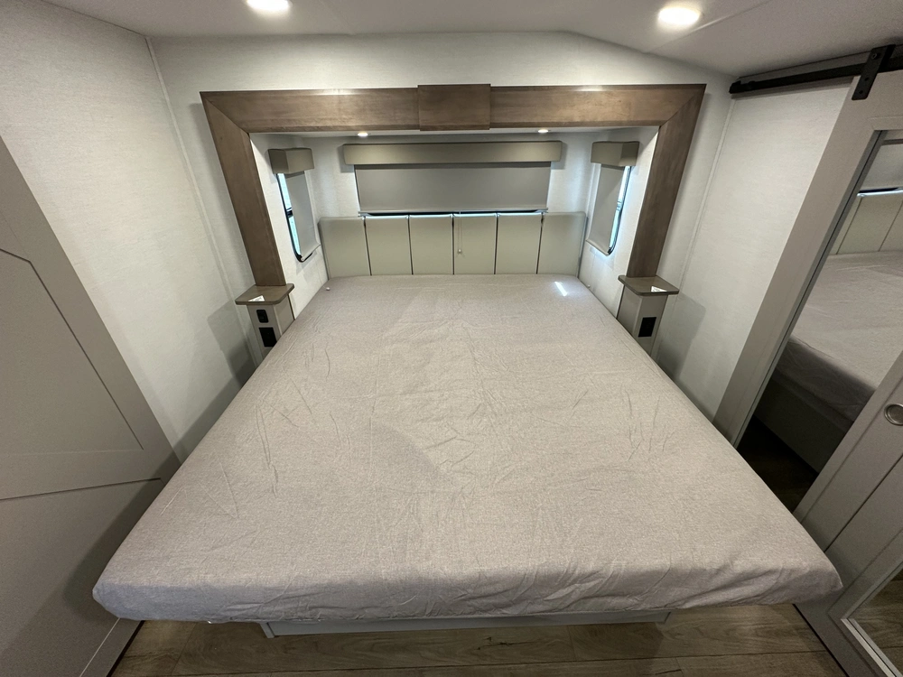 2026 Alliance Rv Avenue 39mbr alt