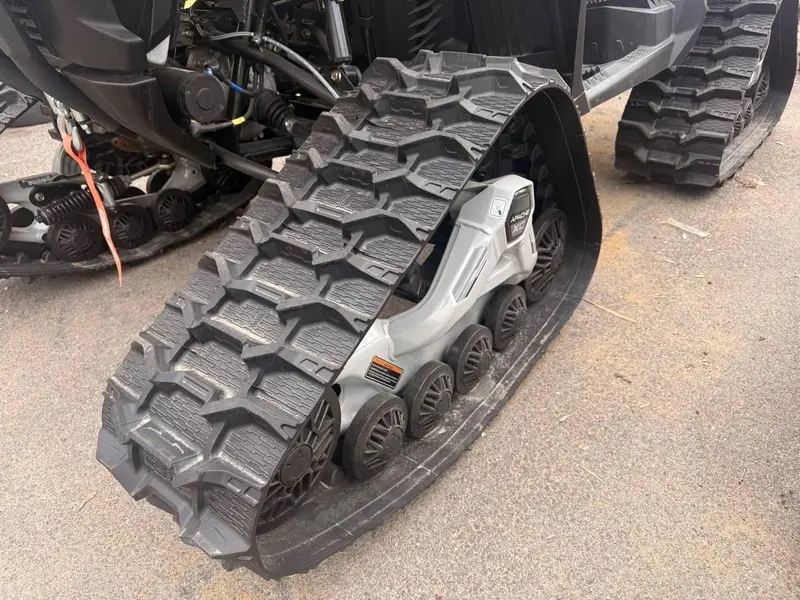 2025 Can-Am CHENILLES APACHE