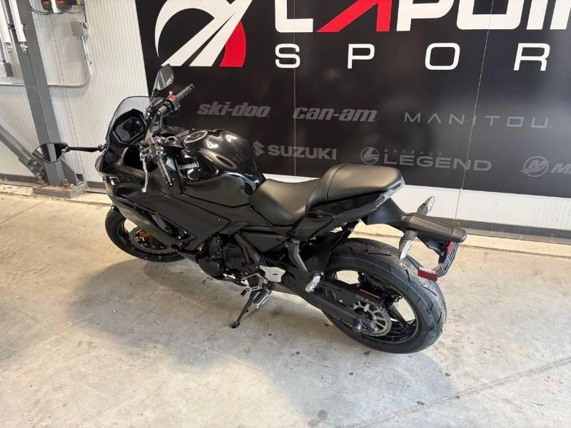 Kawasaki Ninja 650 2025 alt
