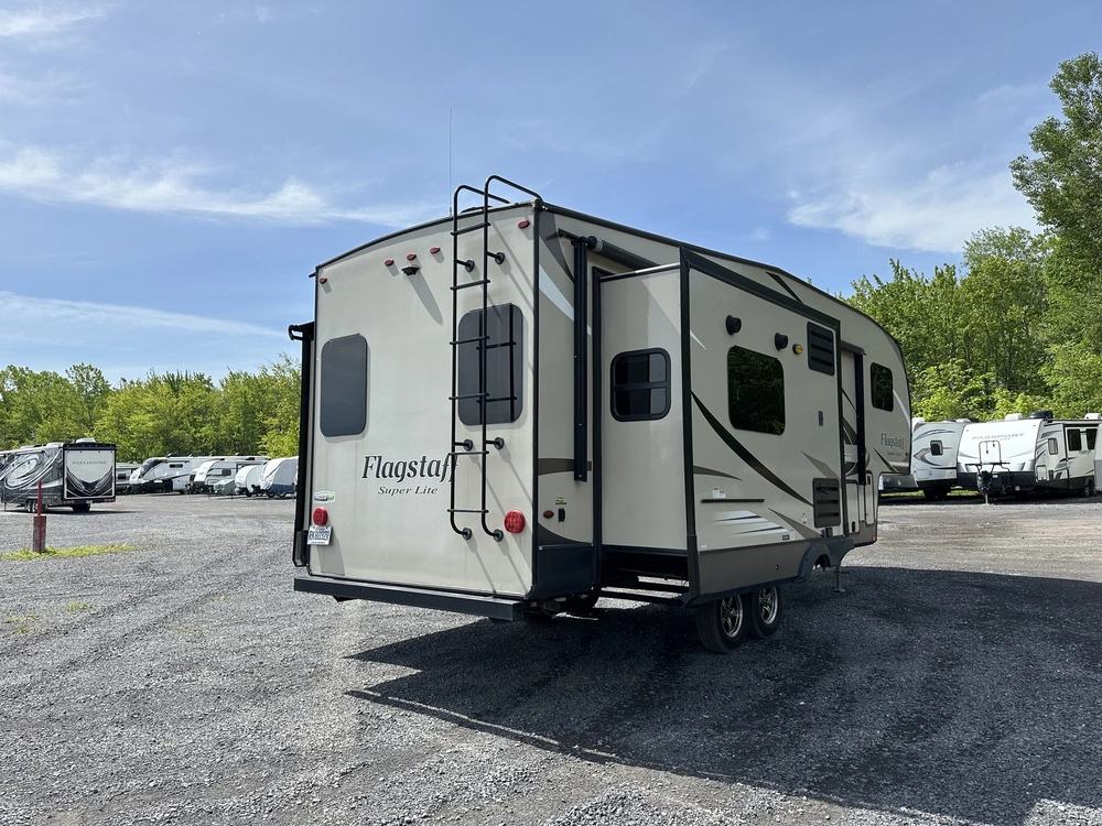 2020 Forest River Flagstaff 526rlws alt