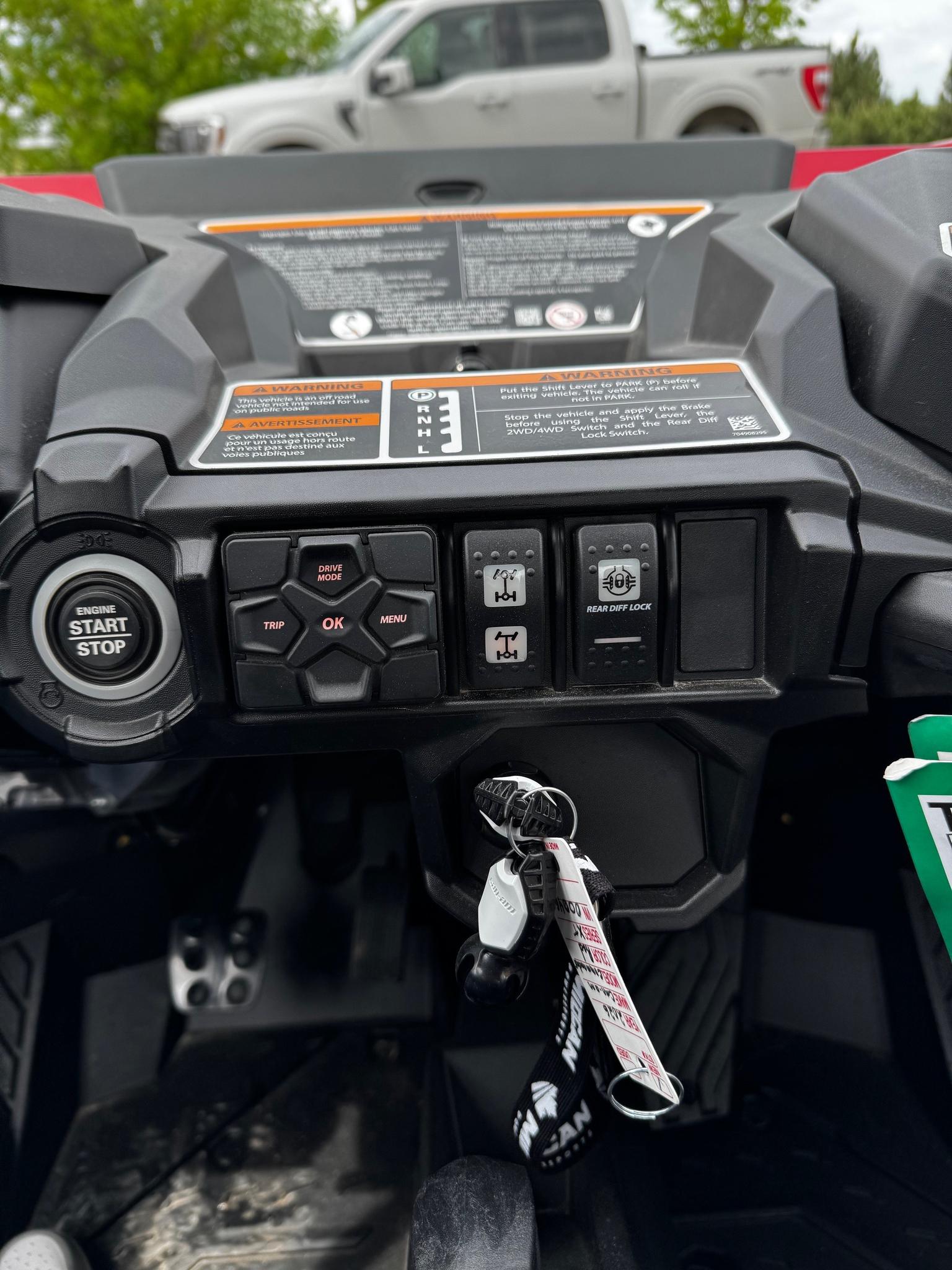 2026 Can-Am COMMANDER MAX XT 700 thumbnail 7