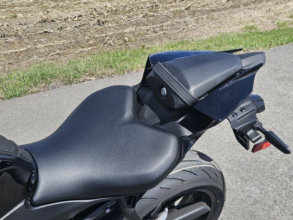 2025 Yamaha R7 alt