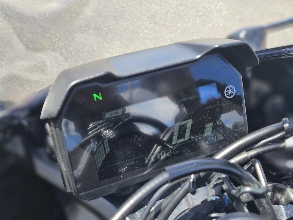 2025 Yamaha R7 alt