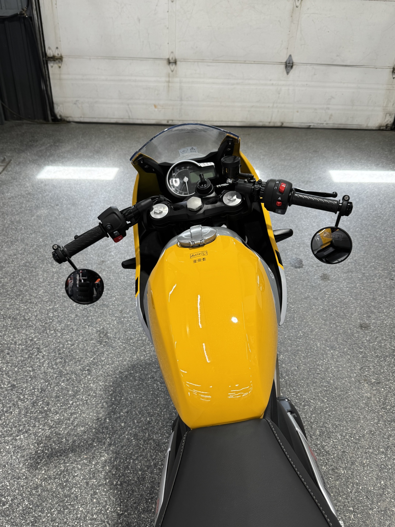 2026 Triumph THRUXTON 400 JAUNE thumbnail 10