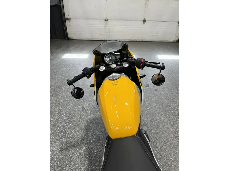 2026 Triumph THRUXTON 400 JAUNE