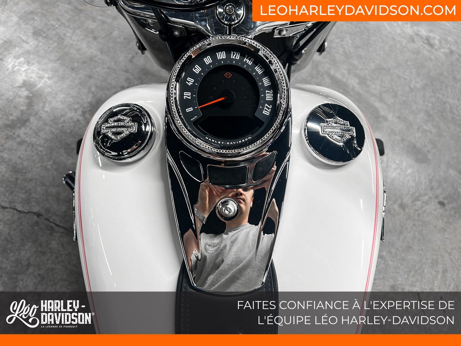 2018 Harley-Davidson FLDE Softail Deluxe thumbnail 16