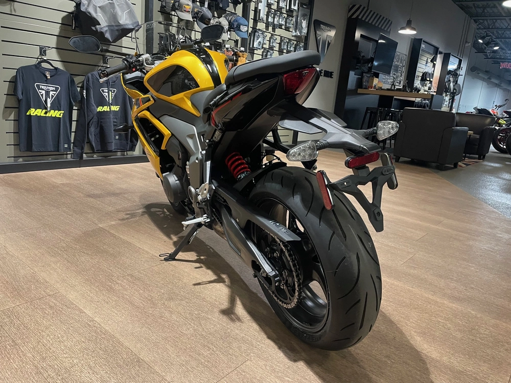 2026 Triumph Daytona 660 - Yellow/black alt