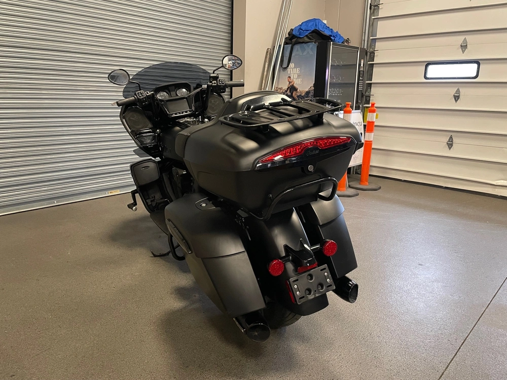 2023 Indian Motorcycle Pursuit Dark Horse Prem - Black Smoke alt