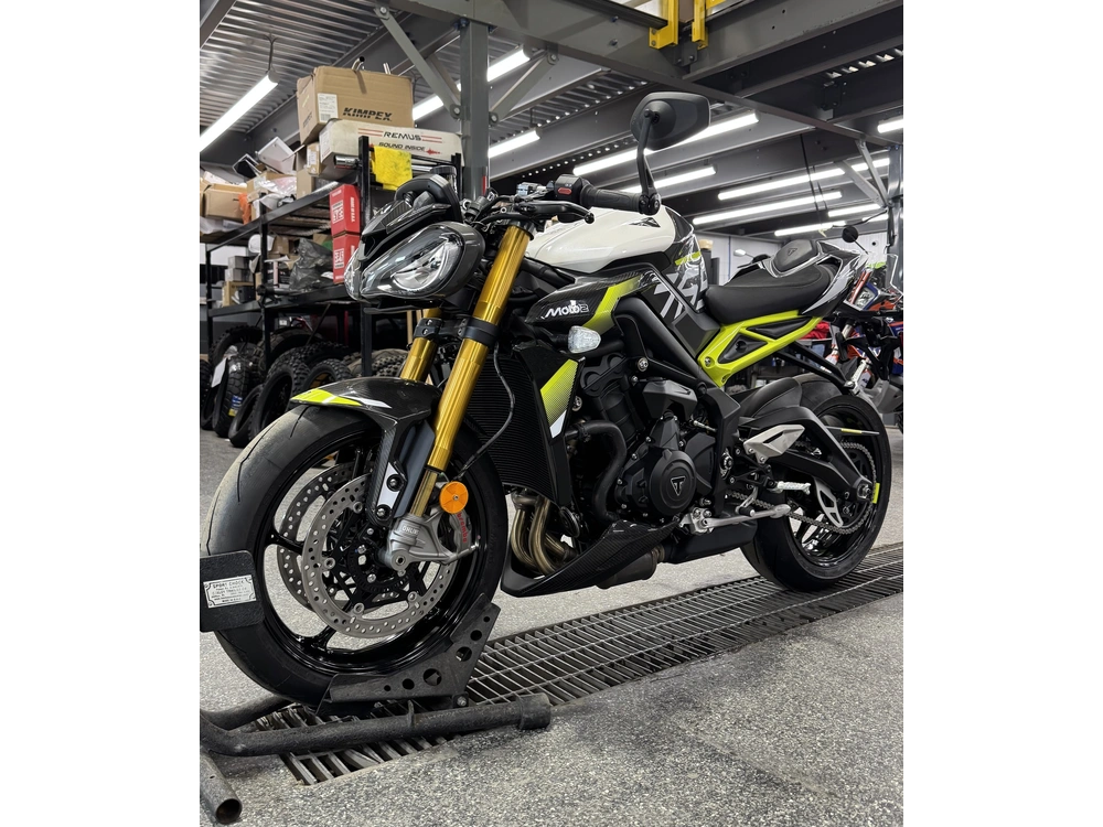 2026 Triumph Street Triple 765 Mo alt