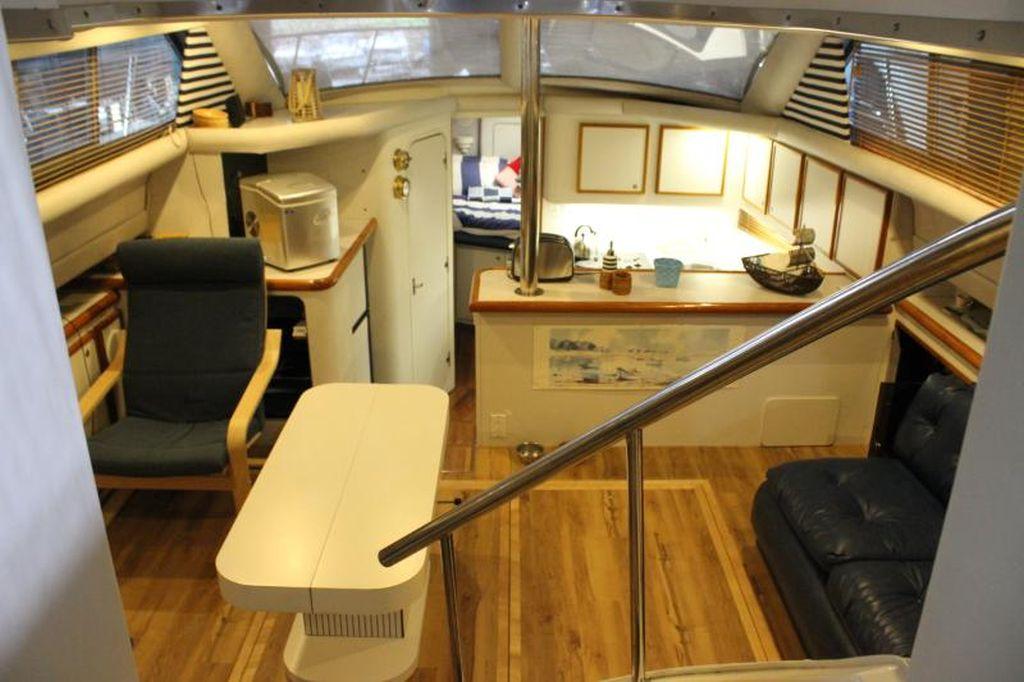 1993 Cruisers Yachts 3850 thumbnail 5