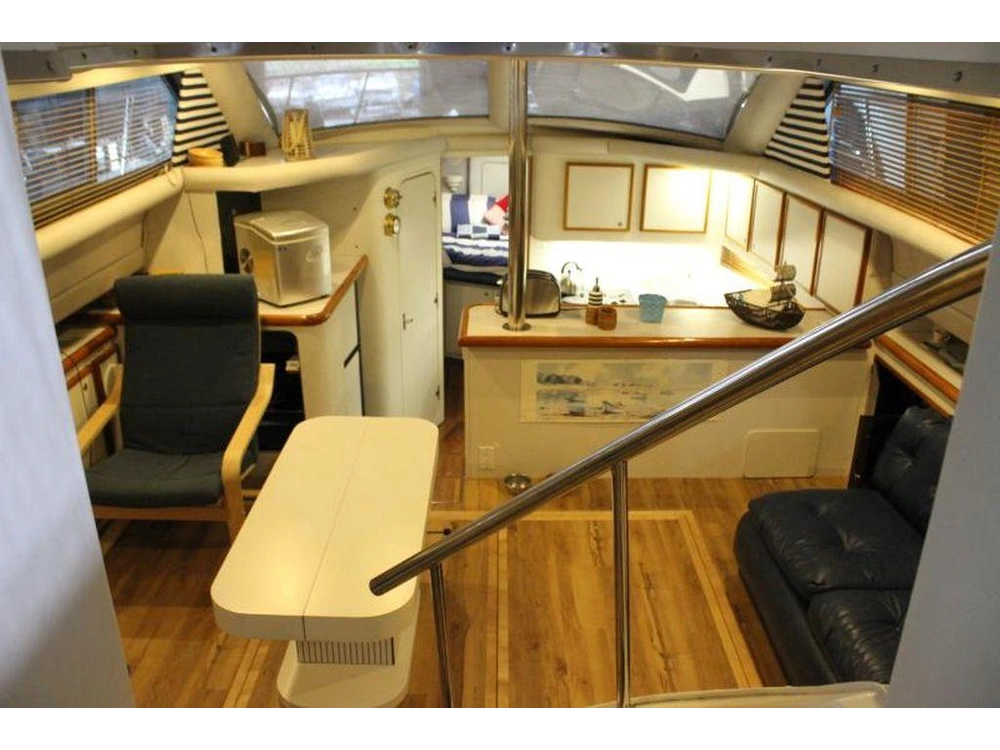 1993 Cruisers Yachts 3850 alt