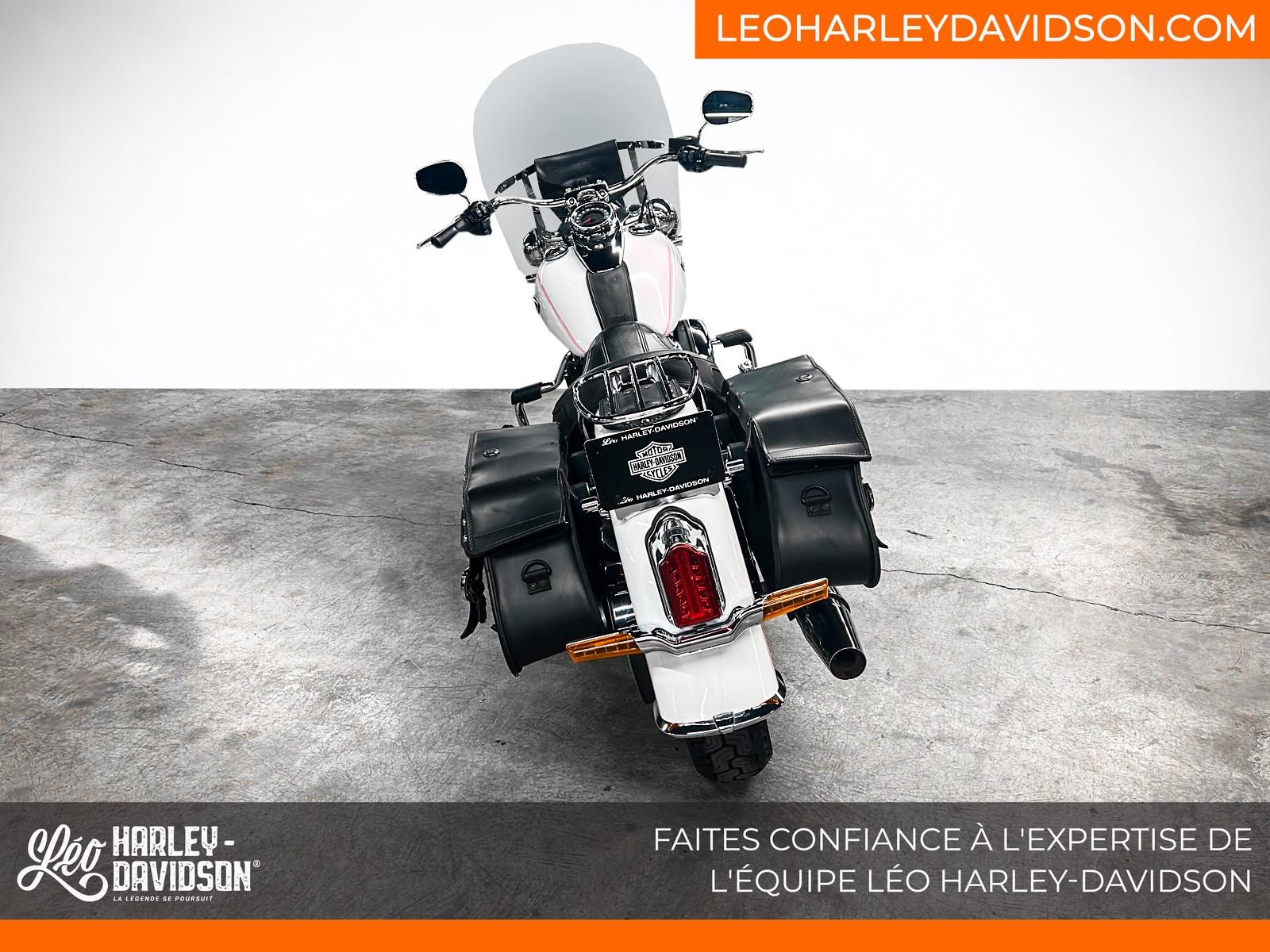 2018 Harley-Davidson FLDE Softail Deluxe thumbnail 3