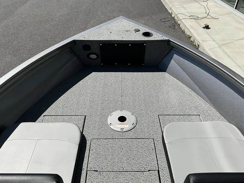 2021 Crestliner Vision 1700