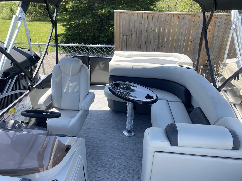 2026 Sylvan Mirage 820 Cruise alt