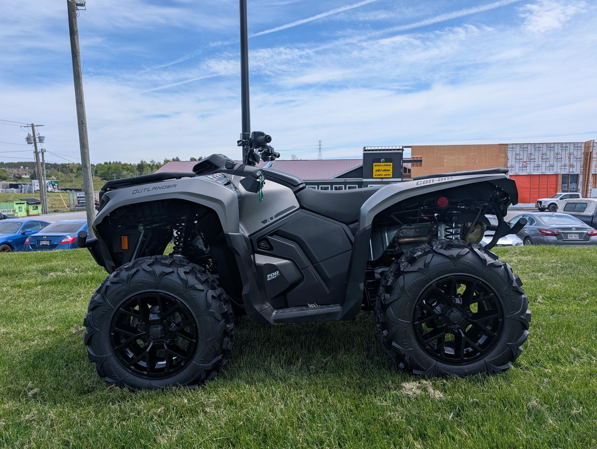 2026 Can-Am Outlander XT 700 thumbnail 5