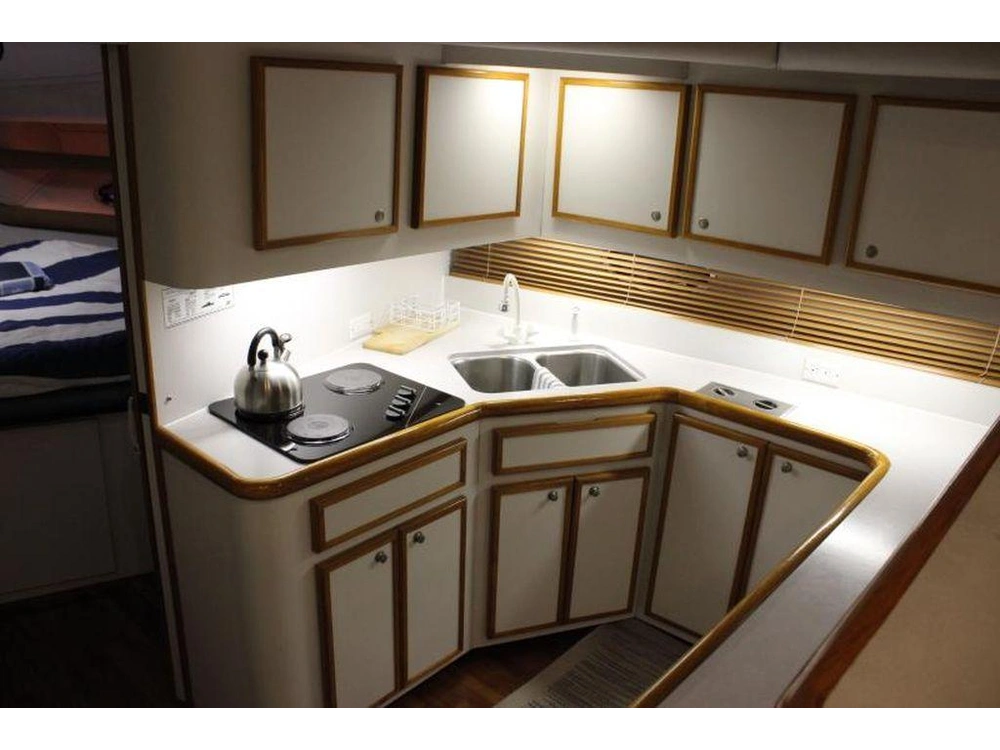 1993 Cruisers Yachts 3850 alt
