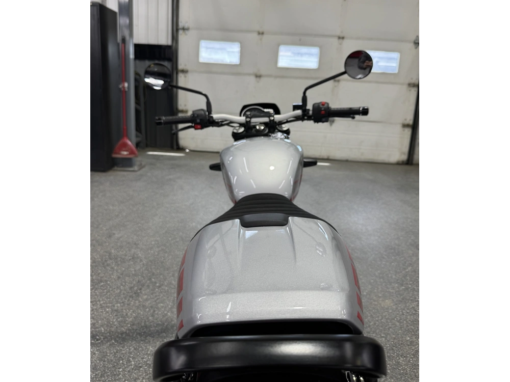 2027 Triumph Tracker 400 Argent alt