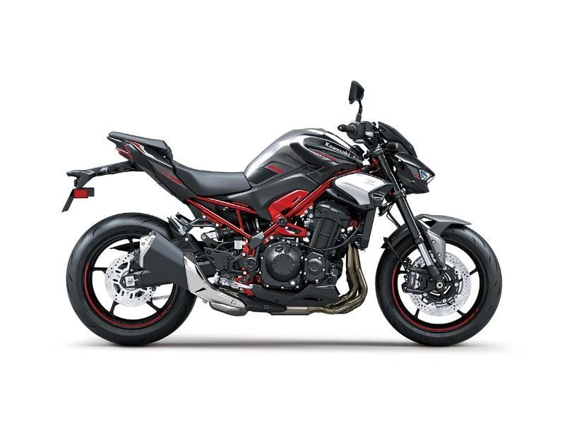 Kawasaki Z900 2025 alt