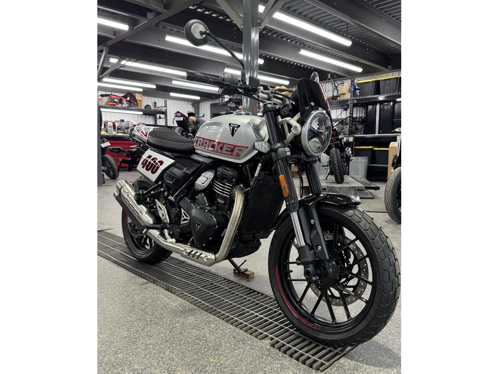 2027 Triumph Tracker 400 Argent alt