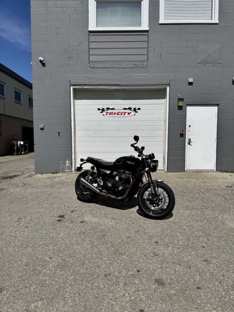 2022 Triumph Speed Twin Jet Black thumbnail 8