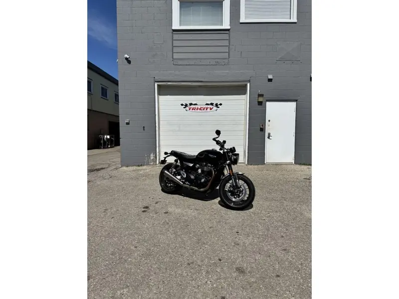 2022 Triumph Speed Twin Jet Black