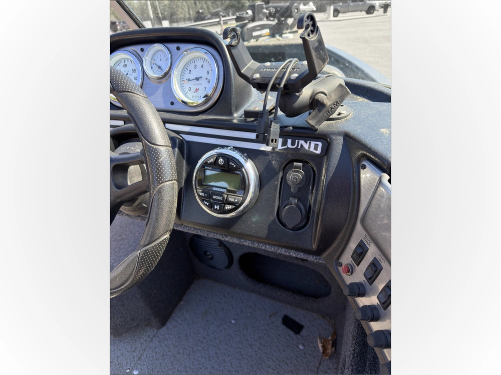2019 Lund Boat Co 1775 alt