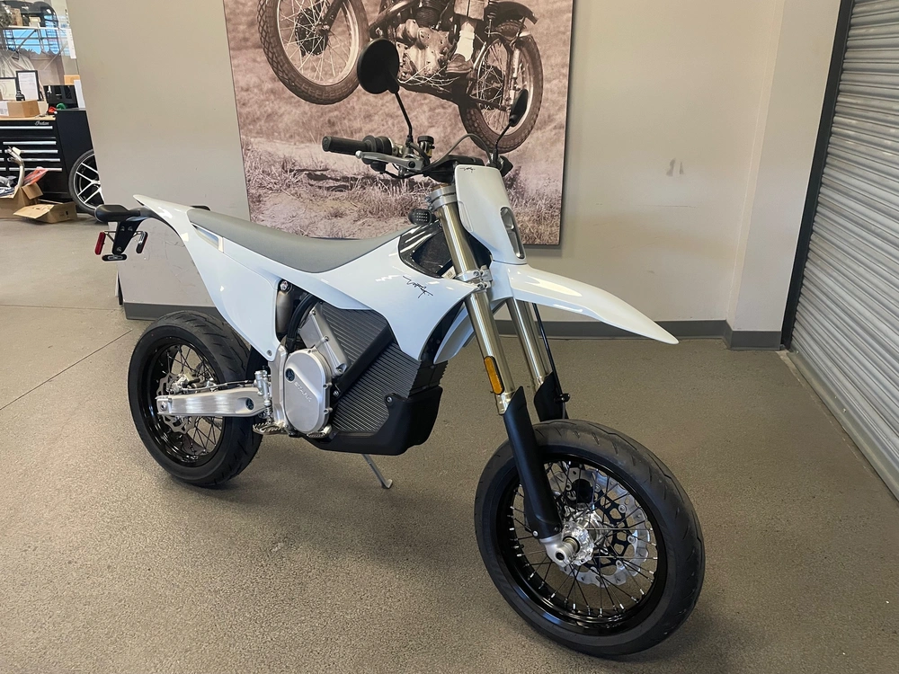 2026 Stark Future Stark Varg Sm 80hp - White (med) alt