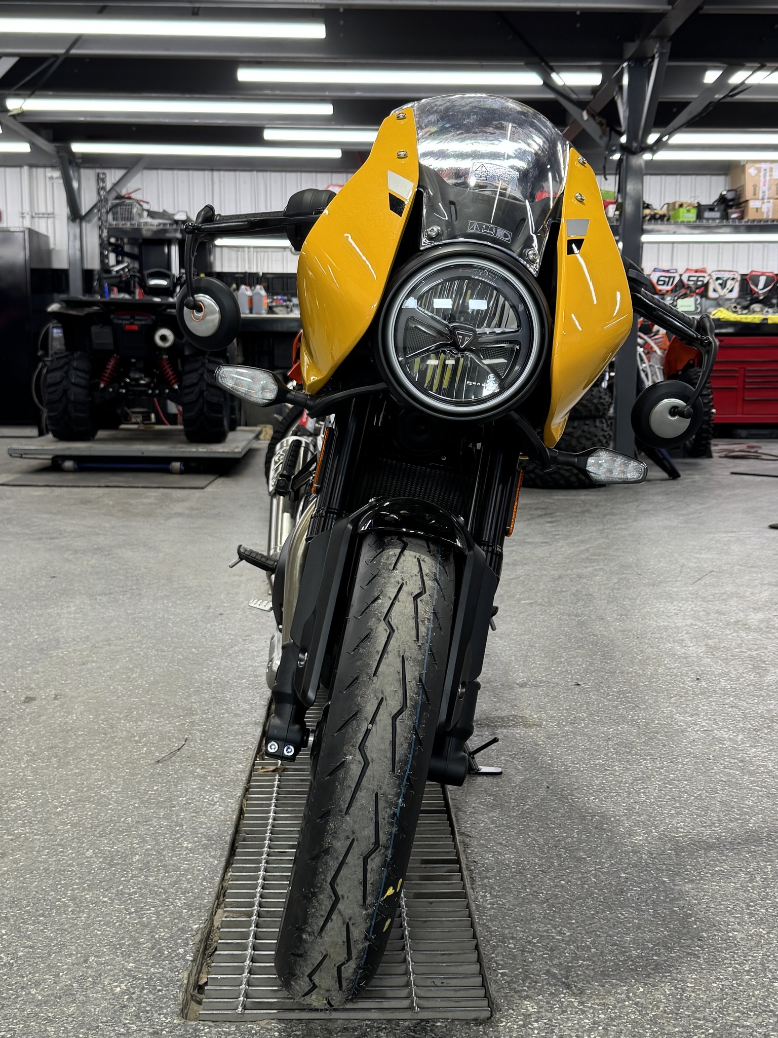 2026 Triumph THRUXTON 400 JAUNE thumbnail 7