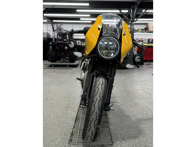 2026 Triumph THRUXTON 400 JAUNE