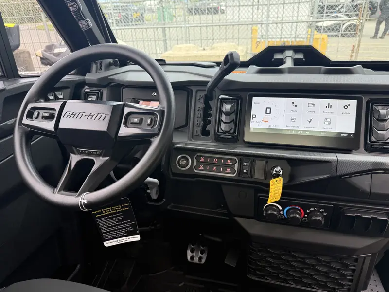2026 Can-Am DEFENDER LIMITED CAB HD11