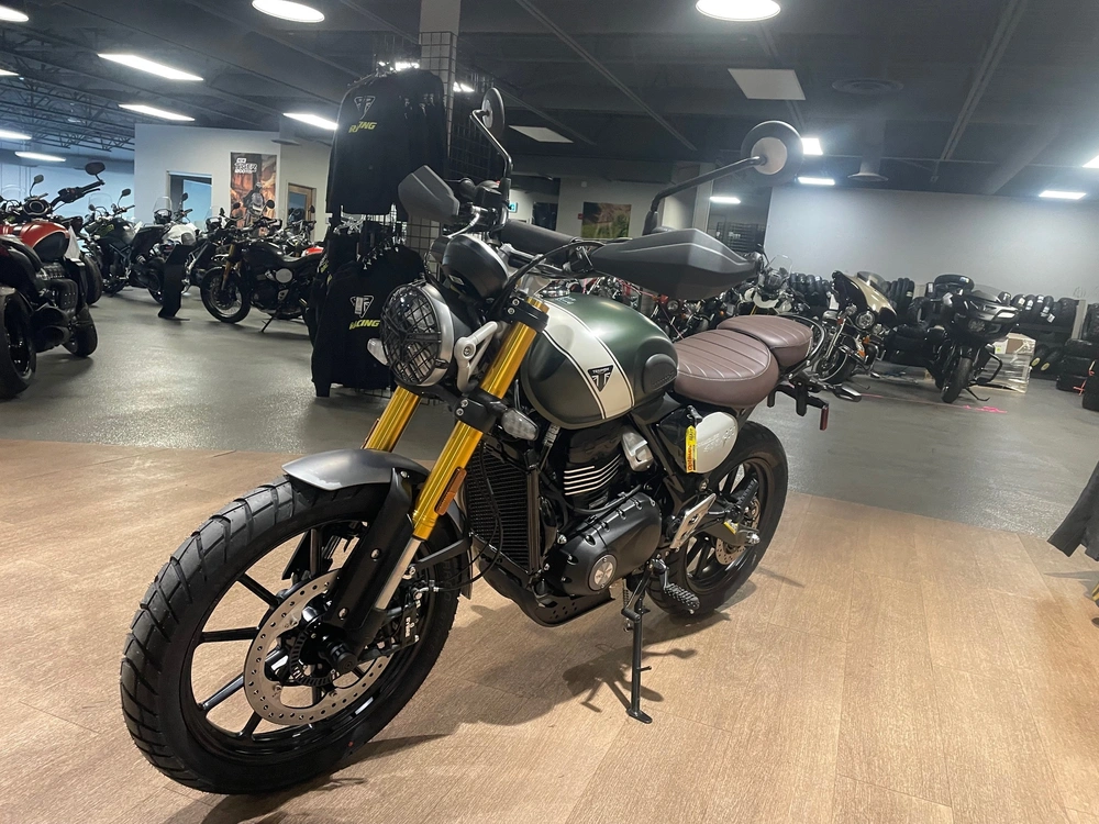 2026 Triumph Scrambler 400 X - Matt Khaki Green / Matt Fusion White alt