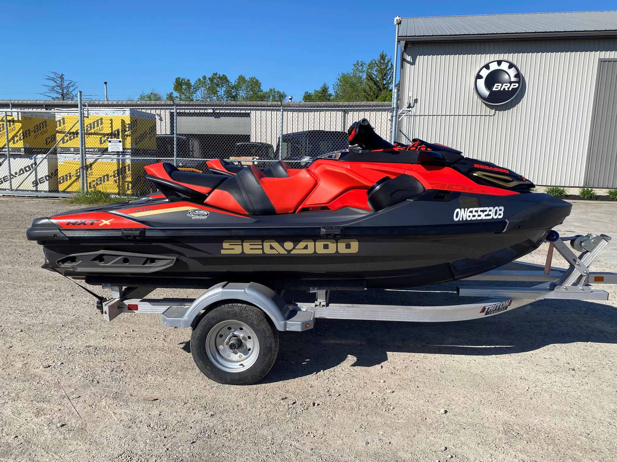 2019 Sea-Doo RXT-X 300 WITH SOUND thumbnail 4
