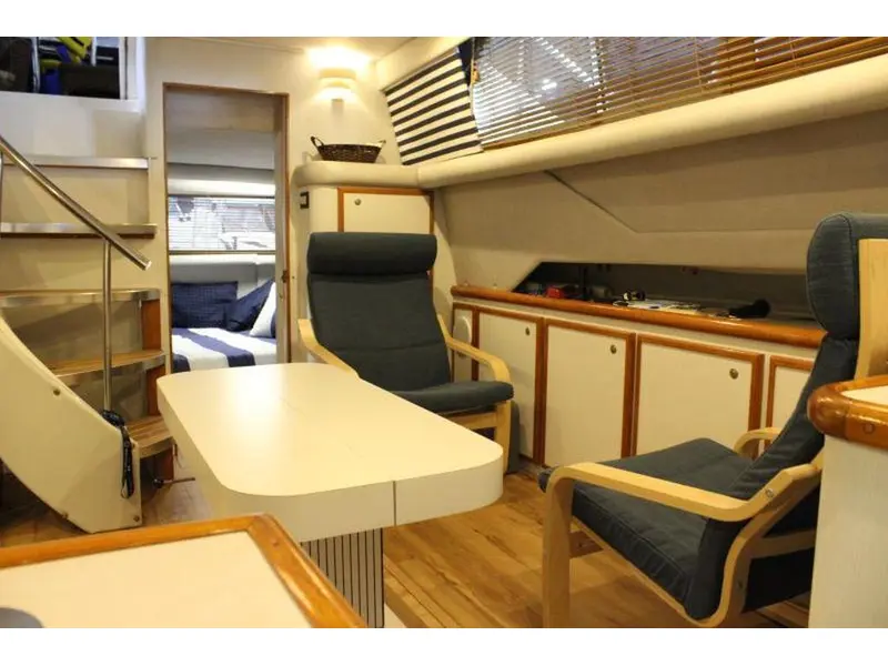 1993 Cruisers Yachts 3850