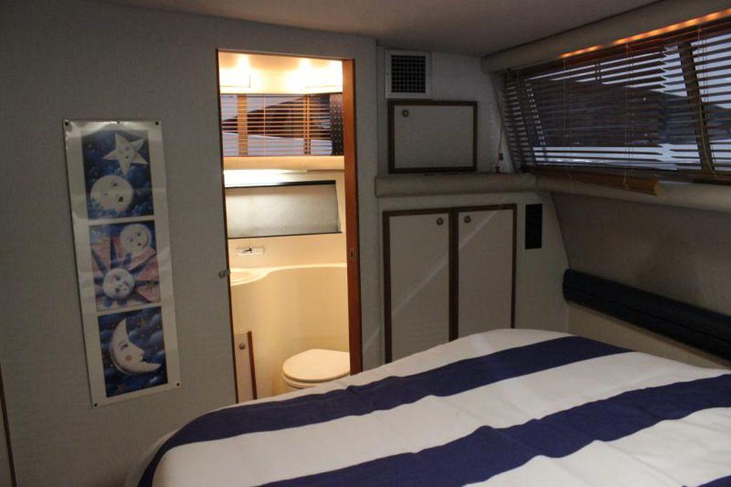 1993 Cruisers Yachts 3850 thumbnail 18