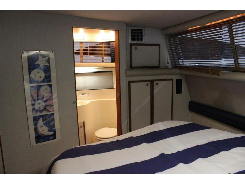 1993 Cruisers Yachts 3850 alt