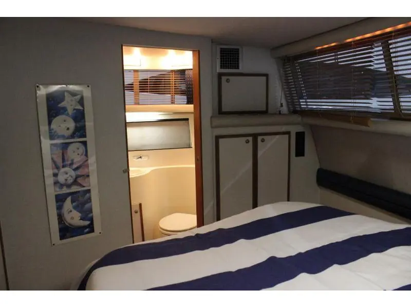 1993 Cruisers Yachts 3850