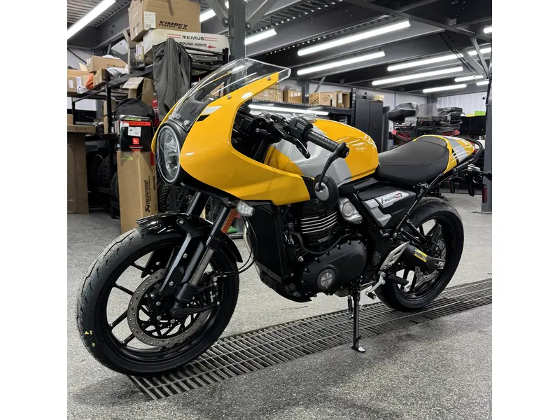 2026 Triumph THRUXTON 400 JAUNE