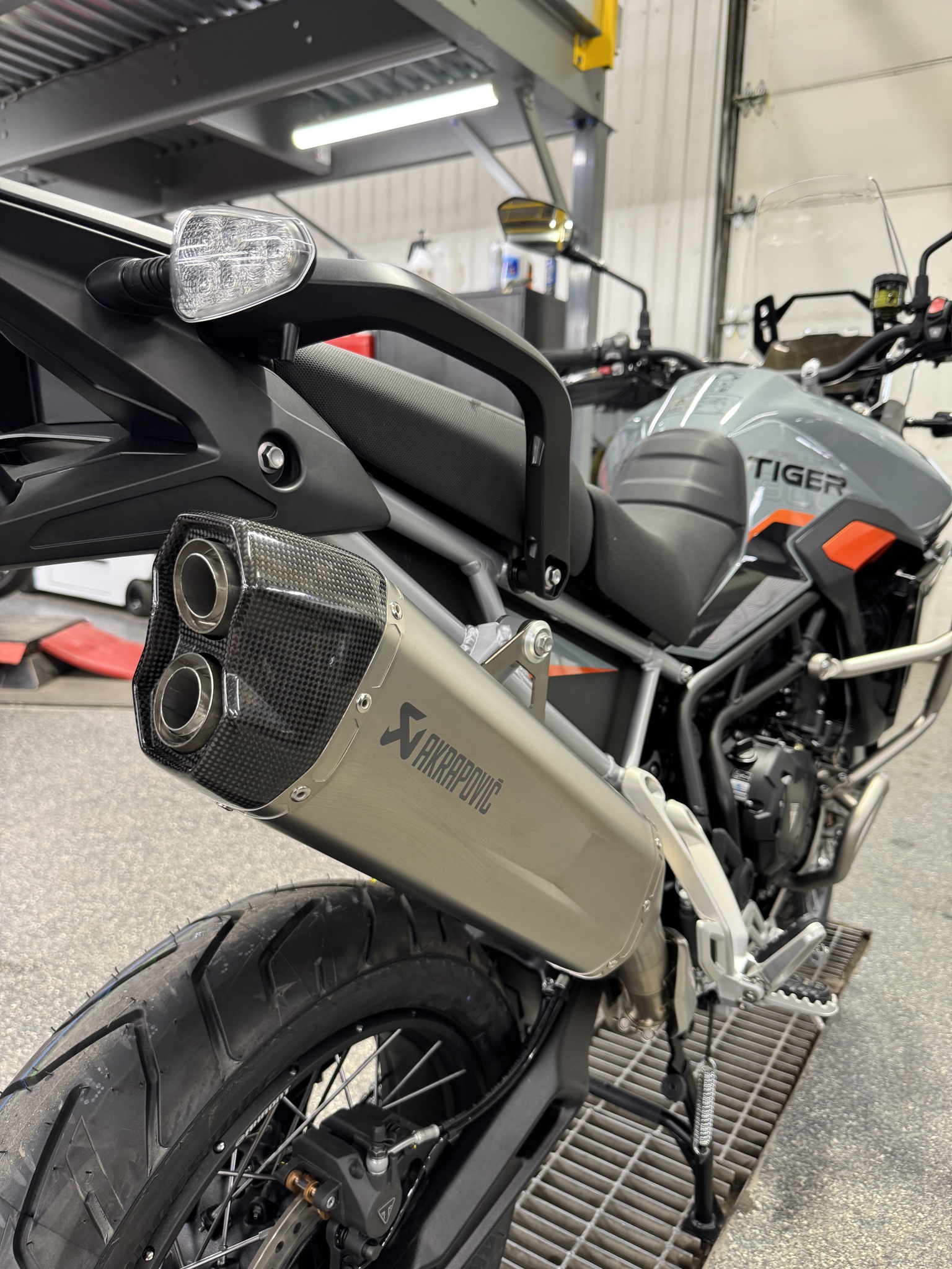 2026 Triumph TIGER 900 DESSERT thumbnail 9
