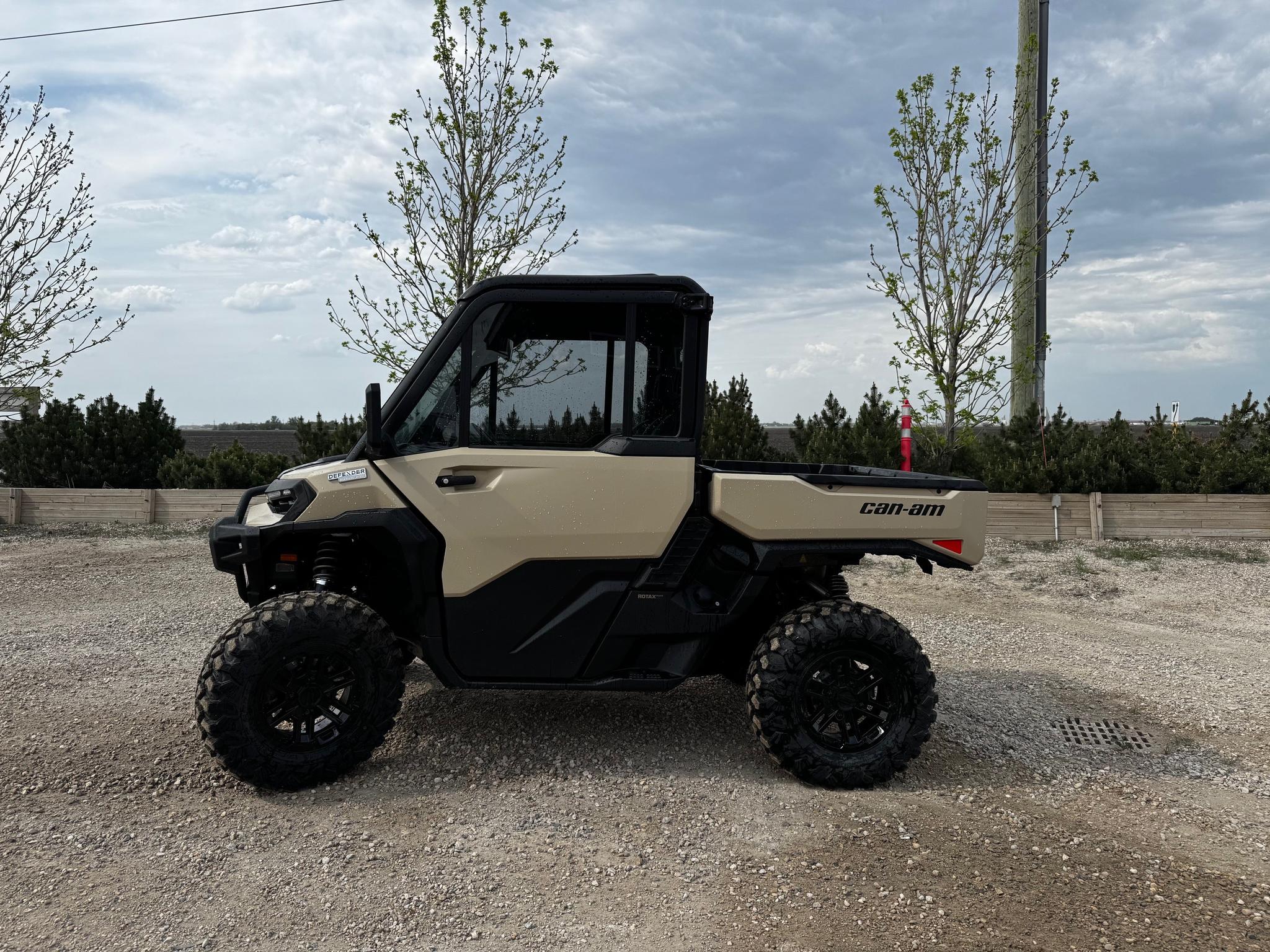 2026 Can-Am DEFENDER LTD HD11