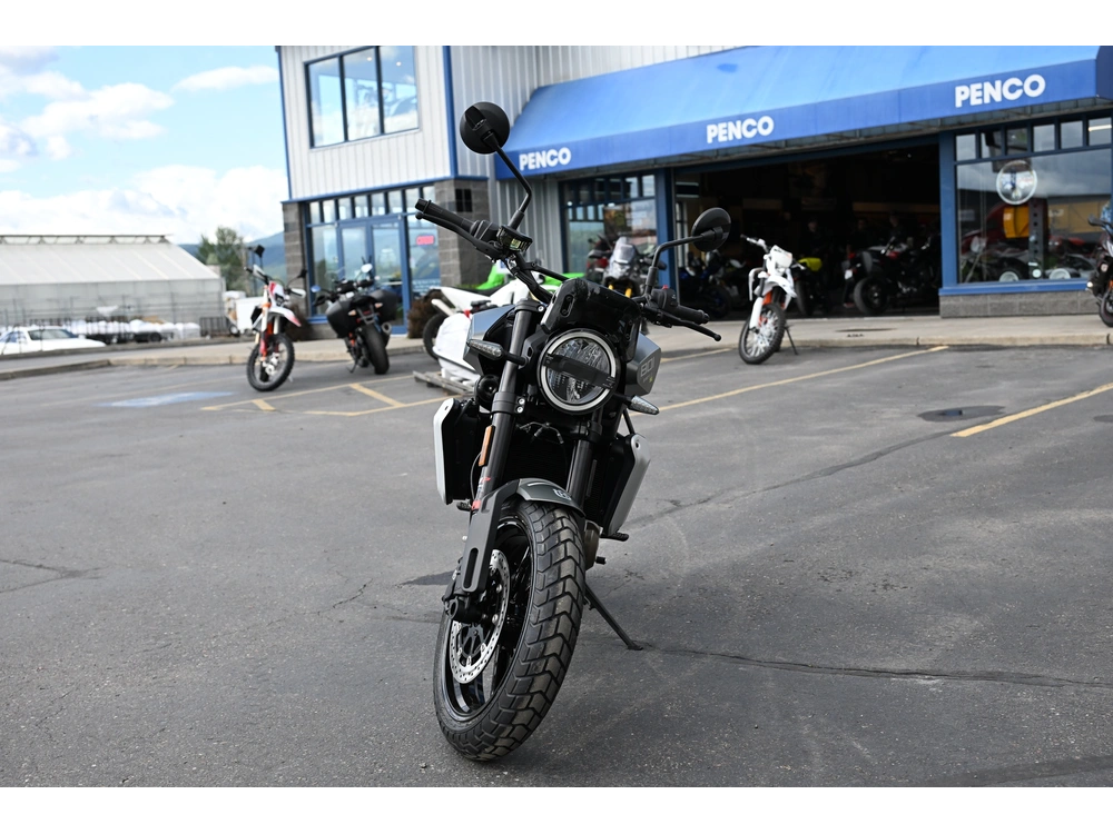 2027 Husqvarna Svartpilen 801 alt